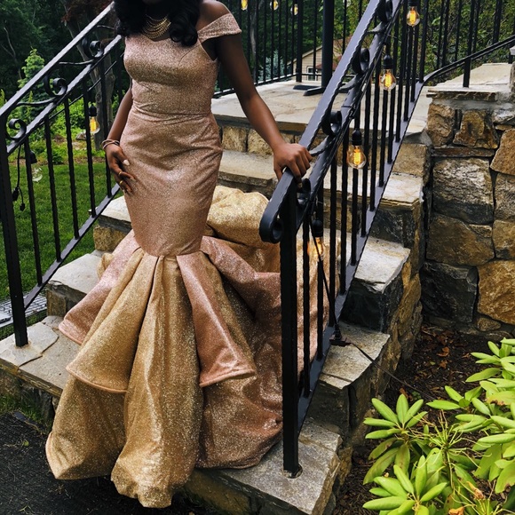Dresses & Skirts - Sparkling Gold PROM DRESS!